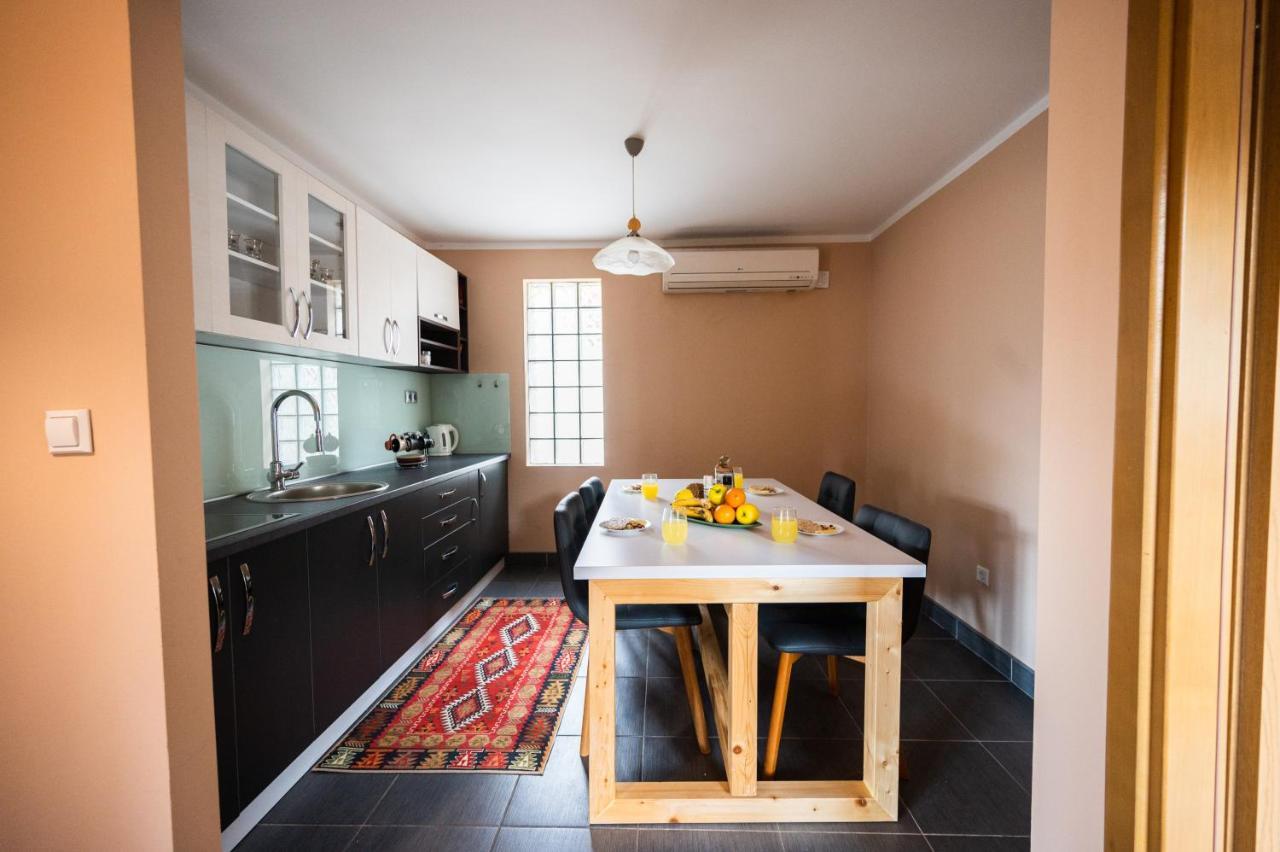 Spacious & Modern Apartments- Old Town サラエヴォ エクステリア 写真
