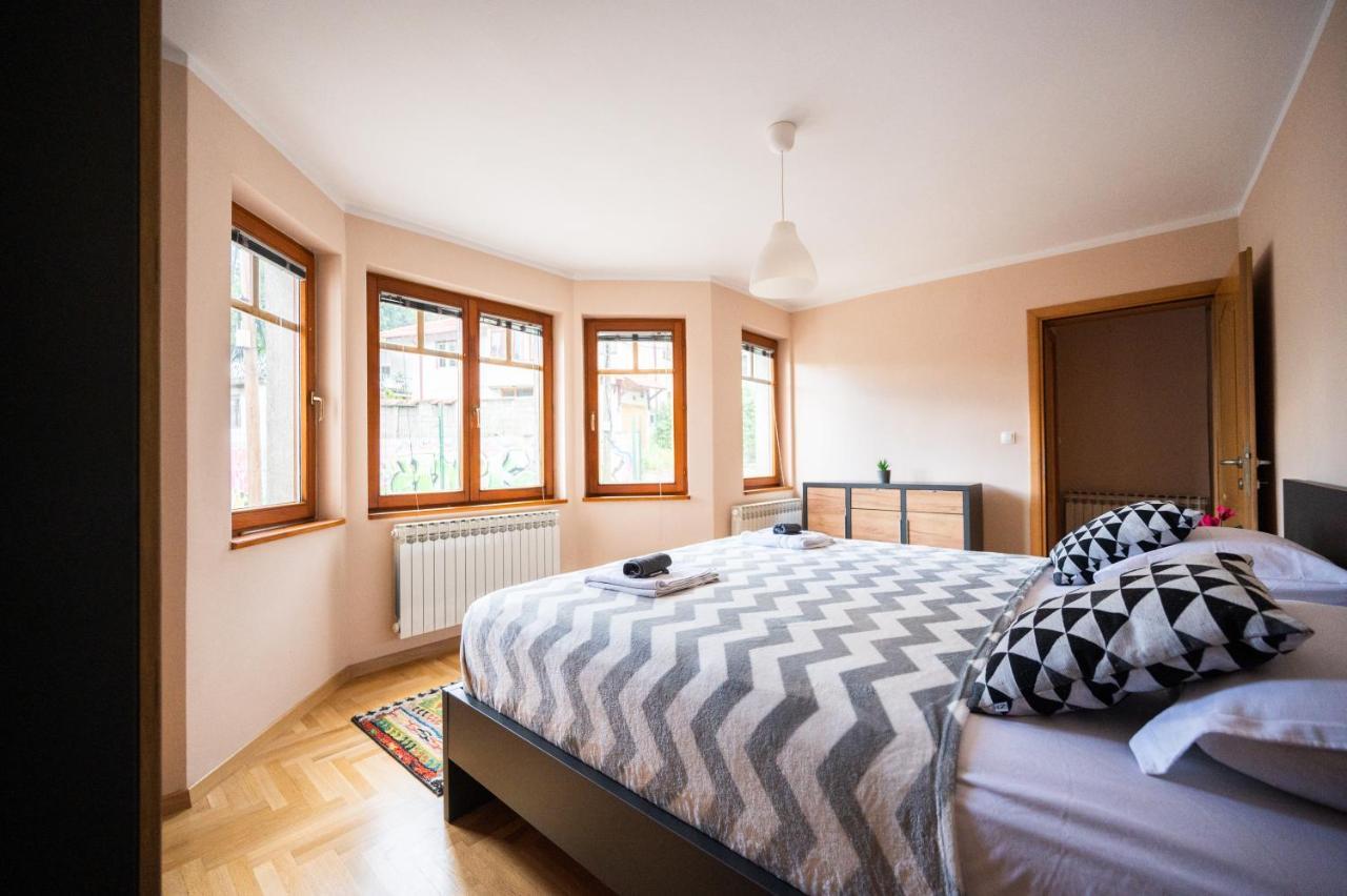 Spacious & Modern Apartments- Old Town サラエヴォ エクステリア 写真