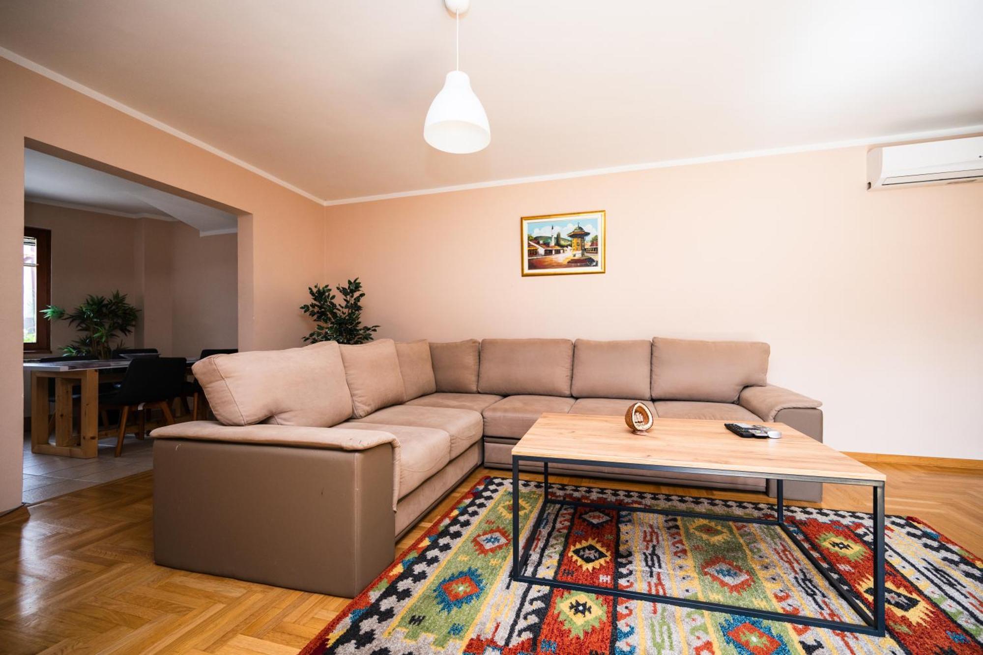 Spacious & Modern Apartments- Old Town サラエヴォ エクステリア 写真